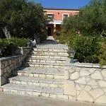 بيت ضيافة Anatoli Labreon 4*