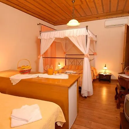 Affittacamere Anatoli Labreon 3*