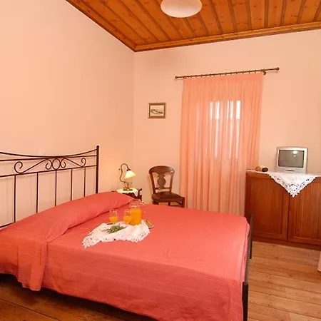 Anatoli Labreon Guest house 3*