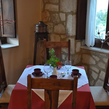 Guest house Anatoli Labreon 3*