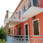 Anatoli Labreon Pensionat 4*