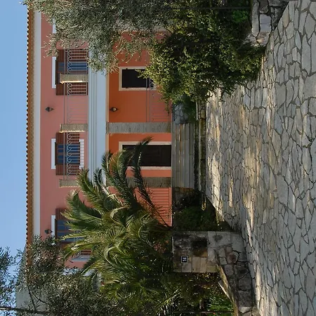 Anatoli Labreon Pensionat 4*